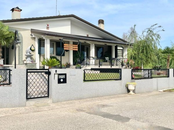 casa indipendente in vendita a Carlino in zona Maranutto