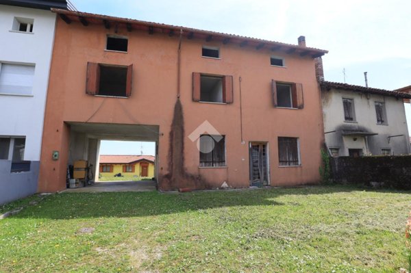appartamento in vendita a Cassacco in zona Raspano