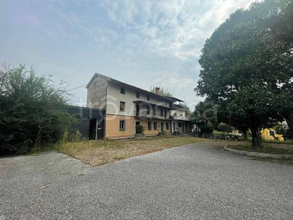 locale commerciale in vendita a Cassacco