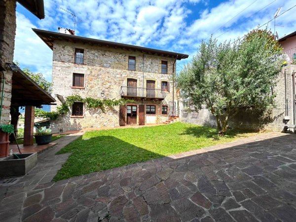 casa indipendente in vendita a Cassacco