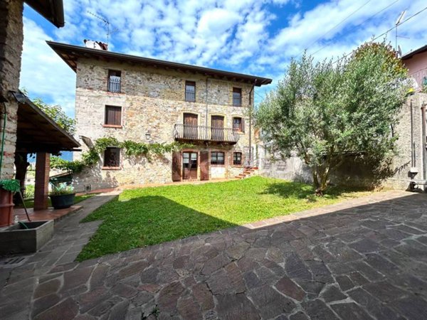casa indipendente in vendita a Cassacco