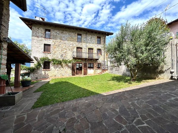 casa indipendente in vendita a Cassacco
