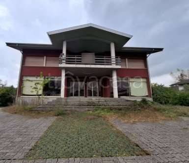 negozio in vendita a Cassacco in zona Montegnacco