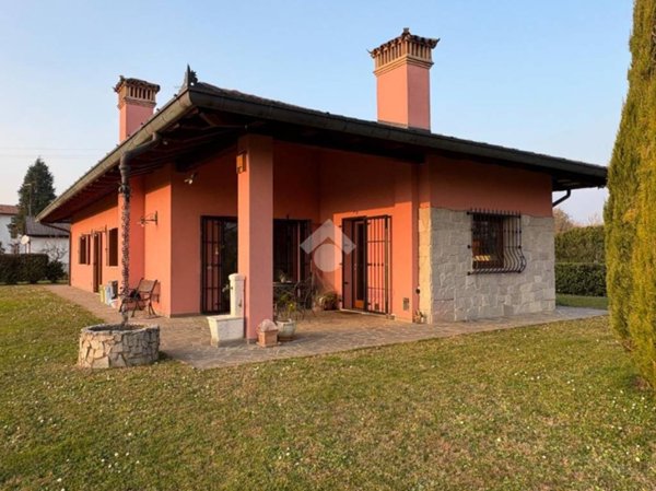 casa indipendente in vendita a Cassacco