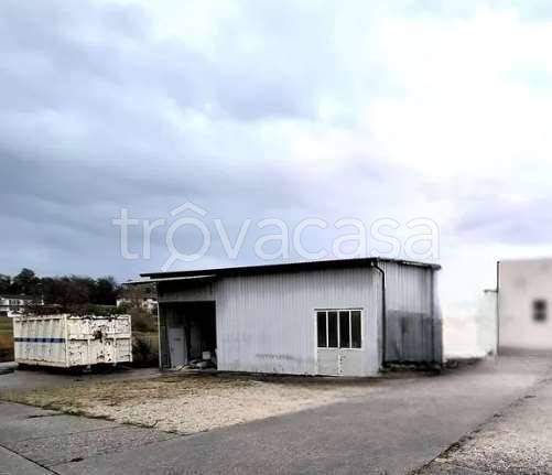 locale di sgombero in vendita a Cassacco in zona Raspano