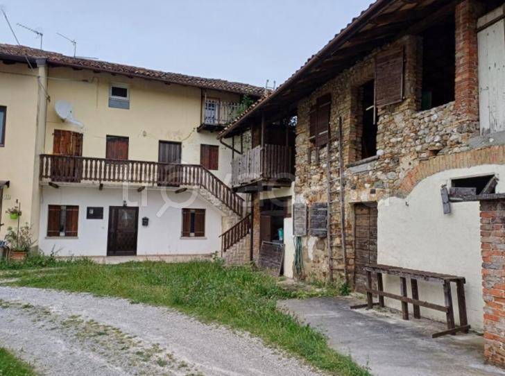 casa indipendente in vendita a Cassacco in zona Montegnacco