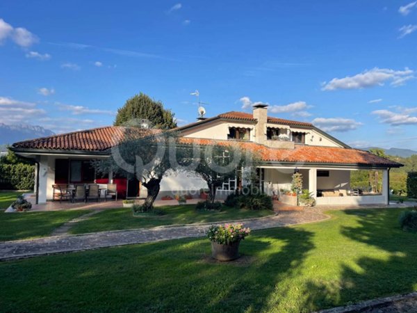 casa indipendente in vendita a Cassacco in zona Montegnacco