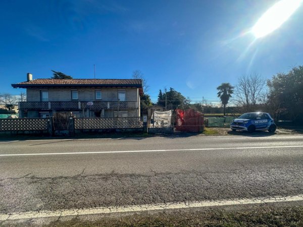 casa indipendente in vendita a Castions di Strada in zona Morsano di Strada