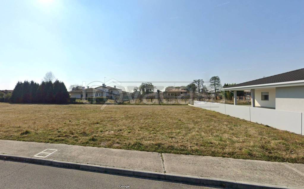 terreno edificabile in vendita a Castions di Strada