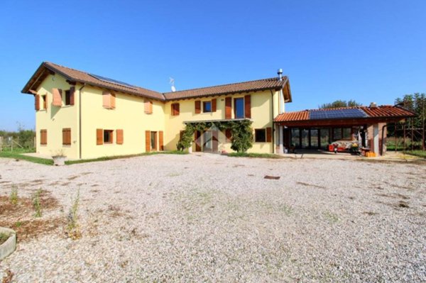 casa indipendente in vendita a Castions di Strada