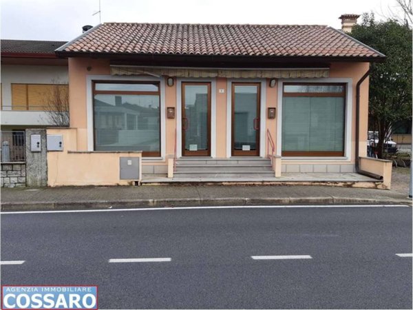 negozio in vendita a Castions di Strada