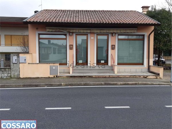 ufficio in vendita a Castions di Strada