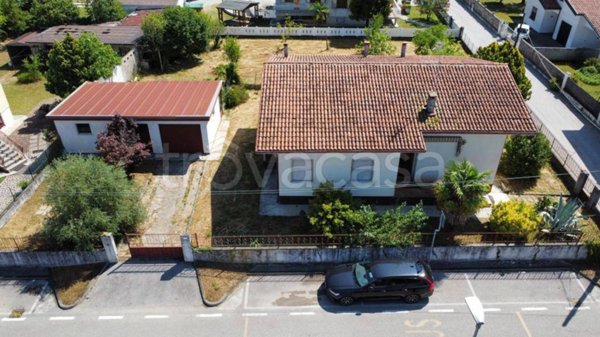 casa indipendente in vendita a Castions di Strada in zona Morsano di Strada