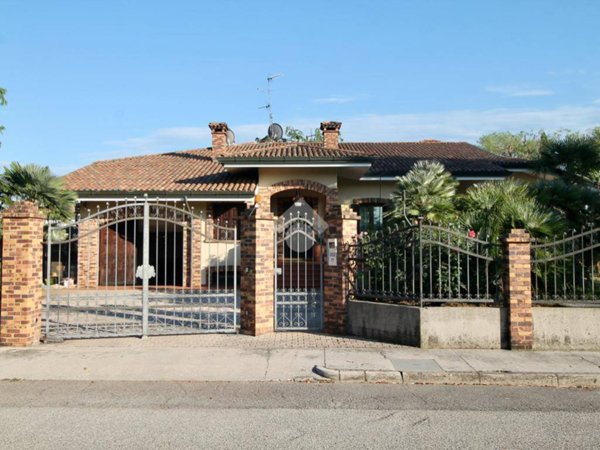 casa indipendente in vendita a Castions di Strada