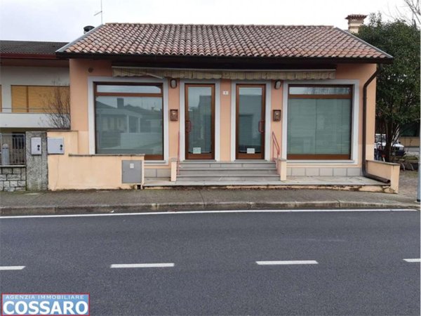 negozio in vendita a Castions di Strada
