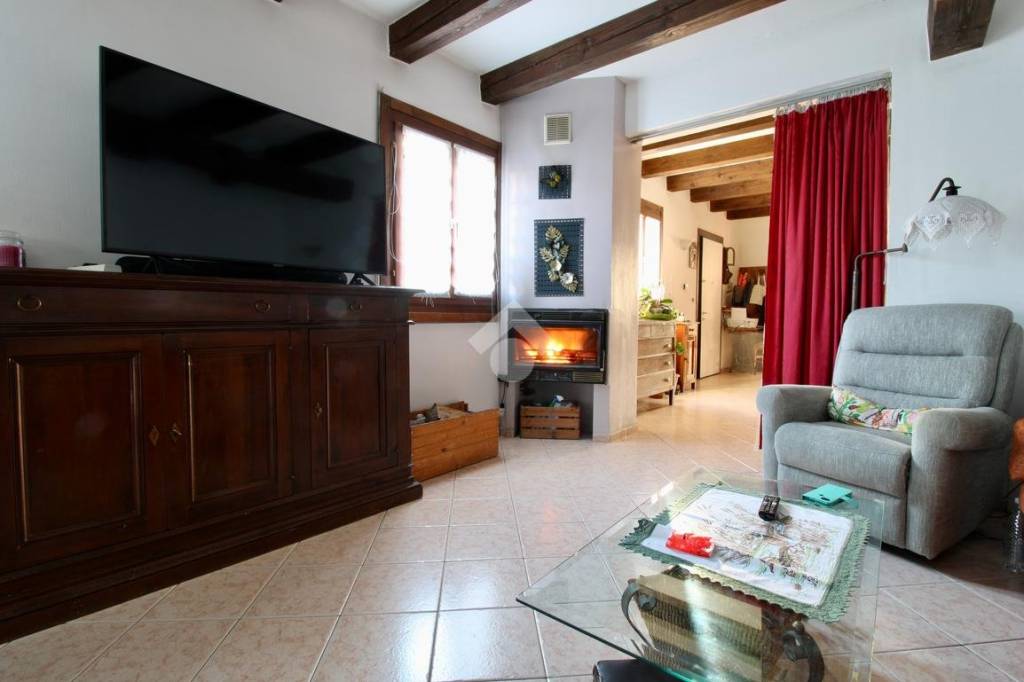 casa indipendente in vendita a Castions di Strada