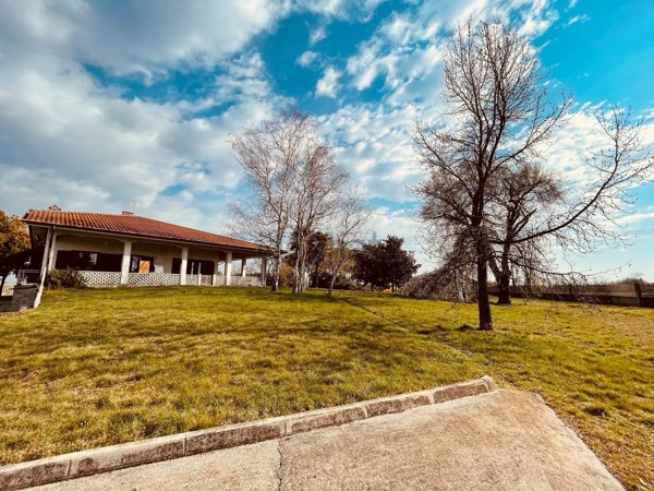 ufficio in vendita a Castions di Strada