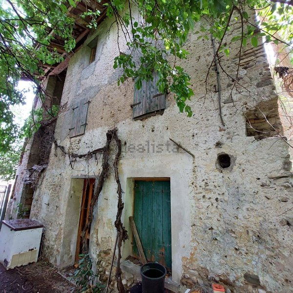 esavano in vendita a Castions di Strada
