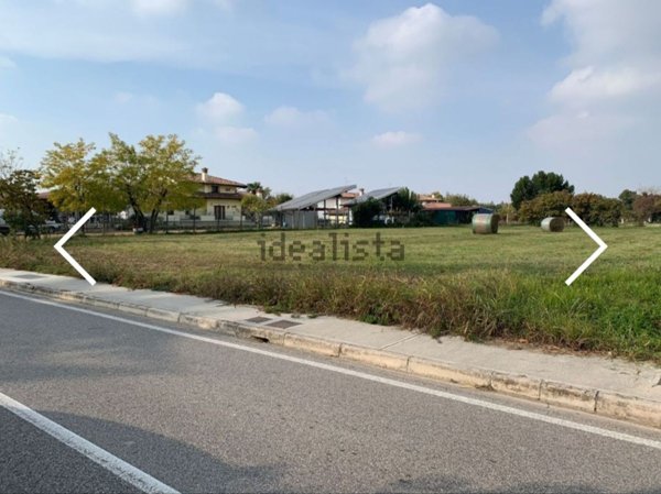 terreno edificabile in vendita a Castions di Strada