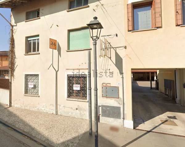 locale commerciale in vendita a Castions di Strada