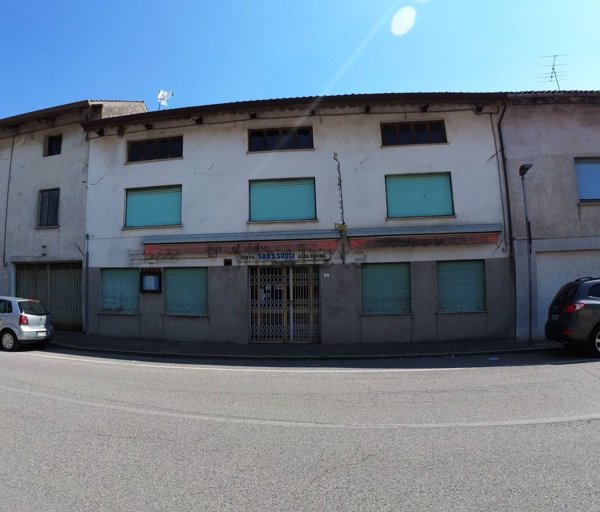 locale commerciale in vendita a Castions di Strada