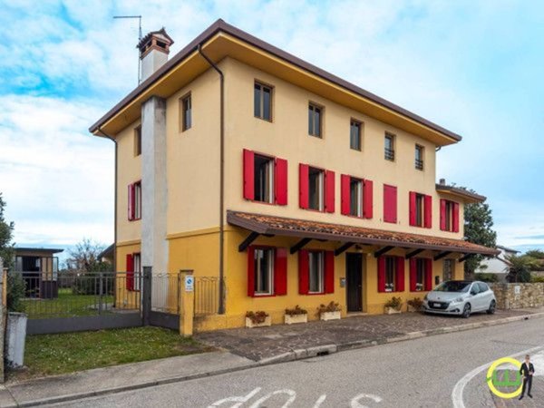 casa indipendente in vendita a Castions di Strada in zona Morsano di Strada