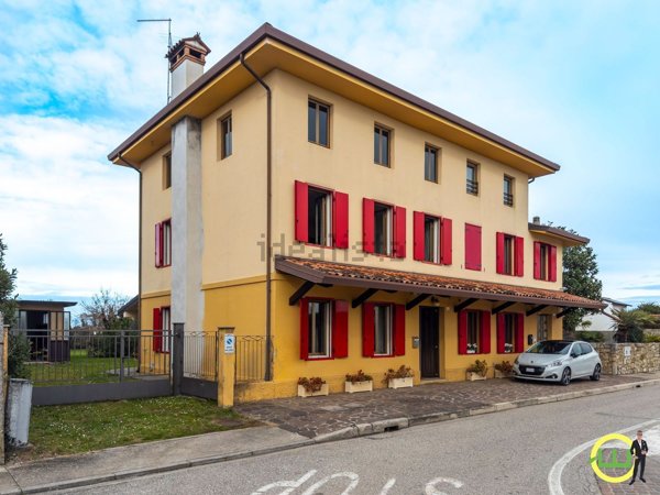 casa indipendente in vendita a Castions di Strada in zona Morsano di Strada