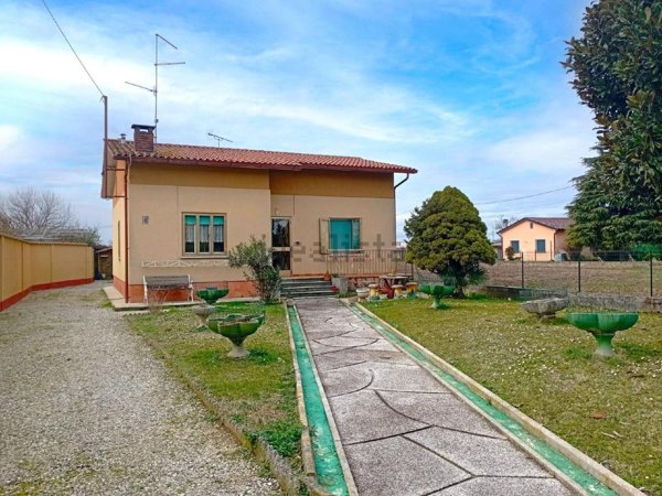 casa indipendente in vendita a Castions di Strada
