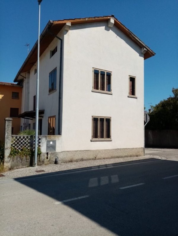 casa indipendente in vendita a Castions di Strada