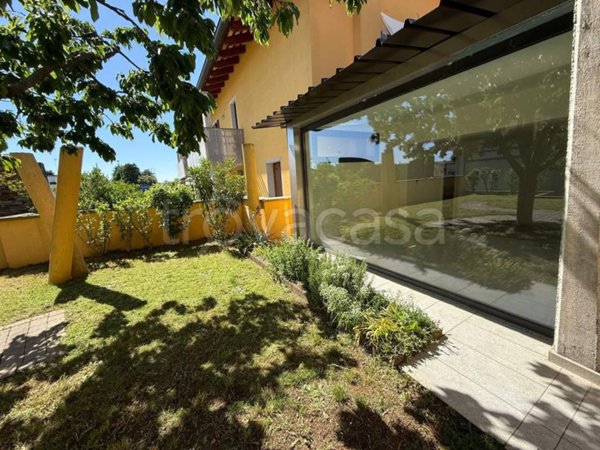 appartamento in vendita a Castions di Strada