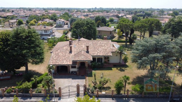 casa indipendente in vendita a Castions di Strada