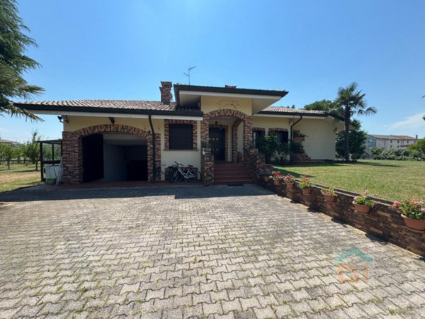 casa indipendente in vendita a Castions di Strada