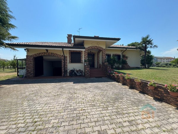 casa indipendente in vendita a Castions di Strada
