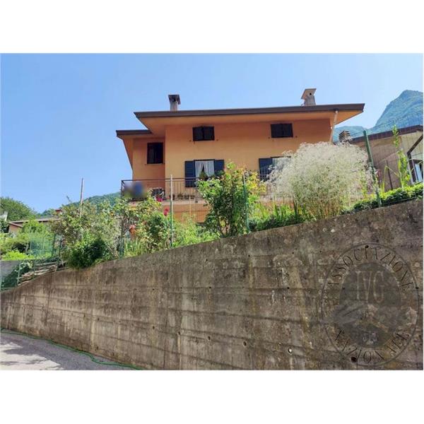 casa indipendente in vendita a Cavazzo Carnico in zona Somplago