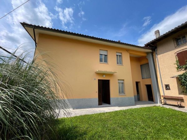 casa indipendente in vendita a Cavazzo Carnico in zona Mena