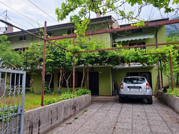 casa indipendente in vendita a Cavazzo Carnico in zona Somplago