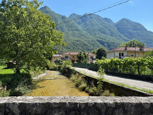 pentavano in vendita a Cavazzo Carnico in zona Somplago