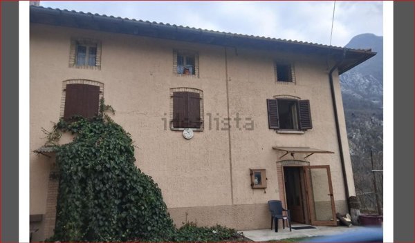 casa indipendente in vendita a Cavazzo Carnico in zona Mena