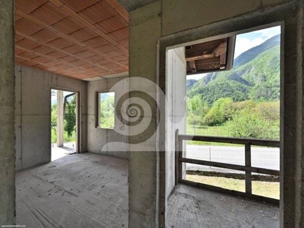 casa indipendente in vendita a Cavazzo Carnico in zona Somplago