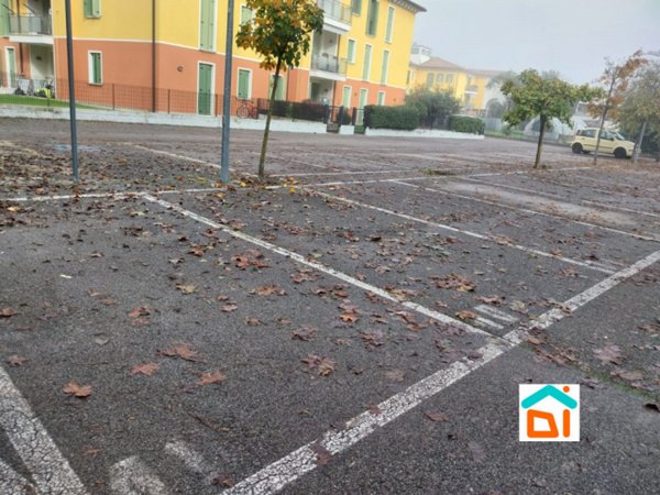 box auto in vendita a Cervignano del Friuli in zona Strassoldo