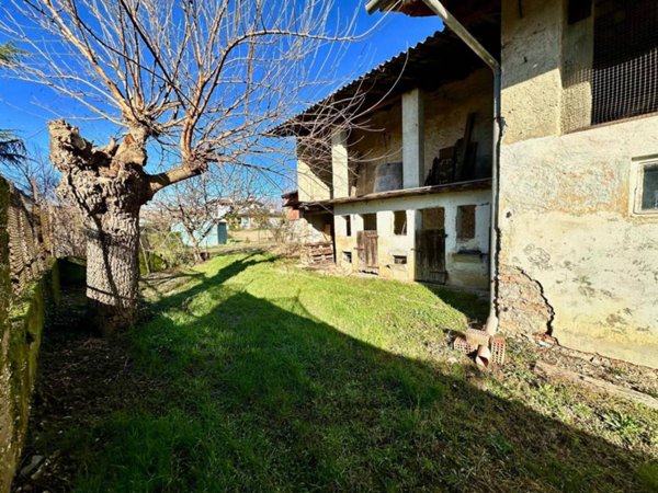 casa indipendente in vendita a Chiopris-Viscone