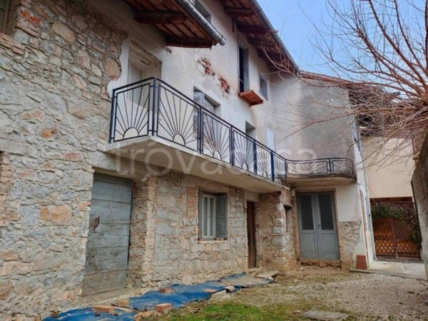 casa indipendente in vendita a Chiopris-Viscone