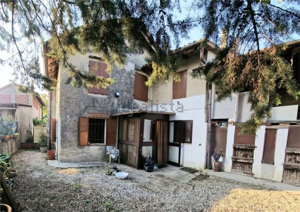 casa indipendente in vendita a Chiopris-Viscone