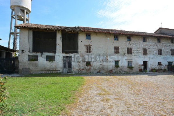 casa semindipendente in vendita a Chiopris-Viscone