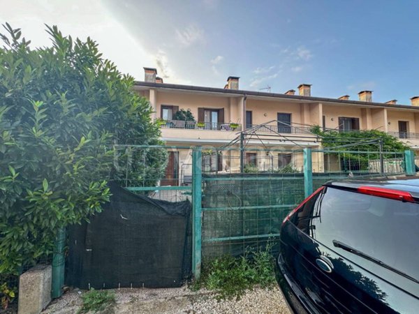 casa indipendente in vendita a Chiopris-Viscone