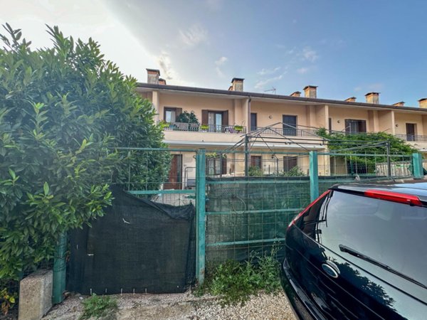 casa indipendente in vendita a Chiopris-Viscone