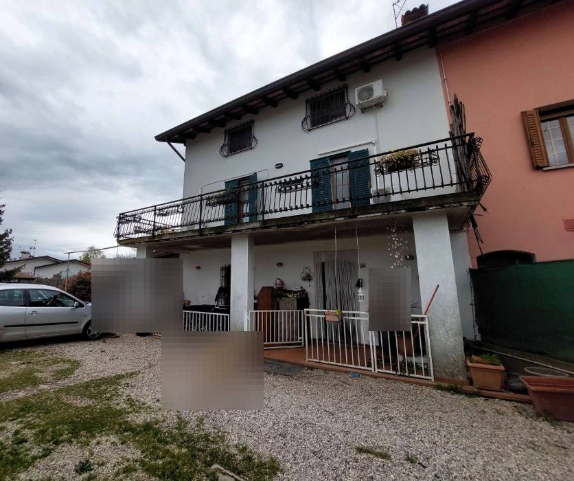 casa indipendente in vendita a Chiopris-Viscone