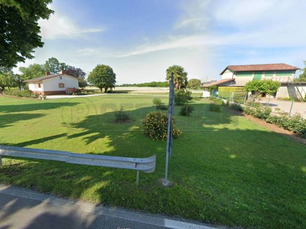 terreno edificabile in vendita a Chiopris-Viscone