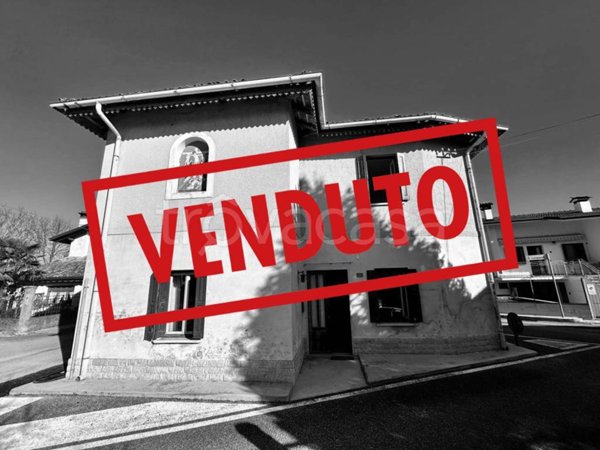 casa indipendente in vendita a Chiopris-Viscone