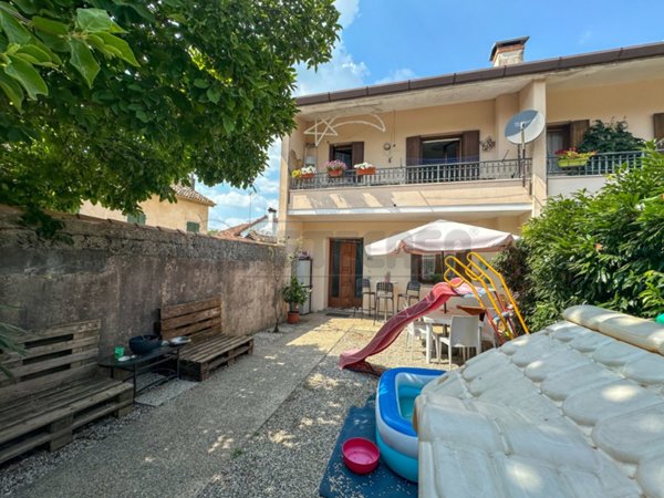 casa indipendente in vendita a Chiopris-Viscone